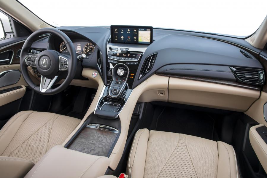 Торпедо Acura RDX 2018 года  (фото 8 из 54)